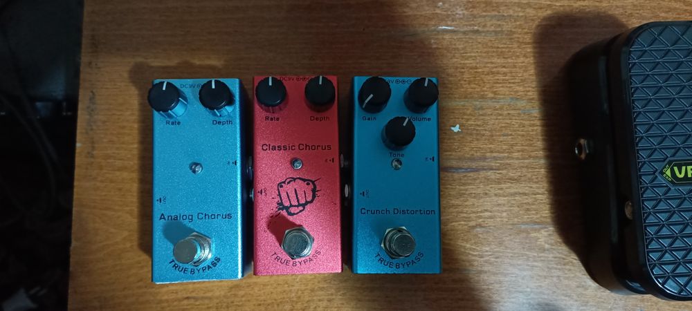 Педали эффектов для гитары / бас гитары