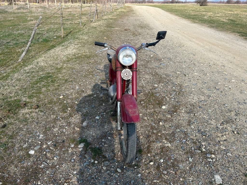 Продава се мотор ЯВА 175