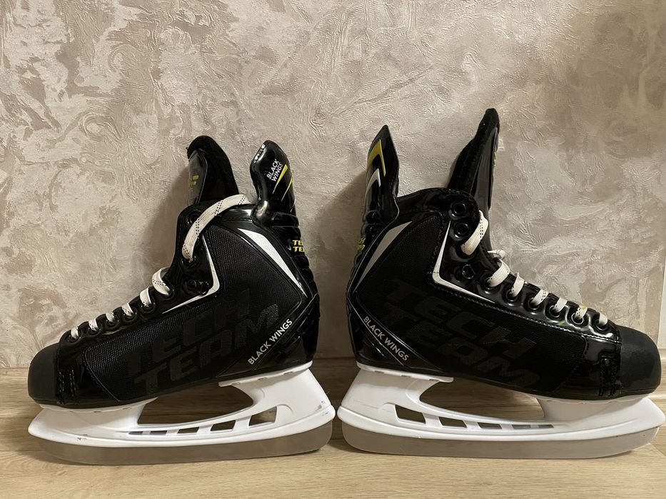 Коньки хоккейные  41-42 размера в идеальном состоянии