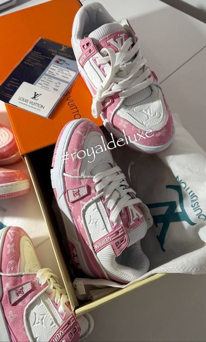 Adidași dama Louis Vuitton
