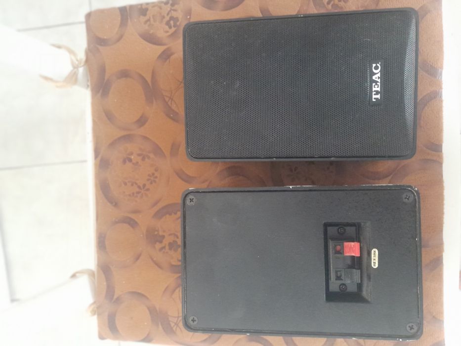 Колони Teac .   .