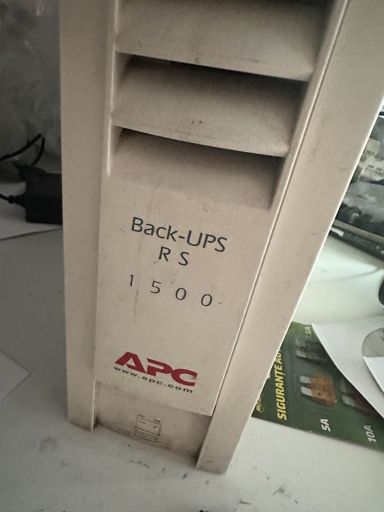 UPS APC Back-UPS 1500 (baterii noi high rate)