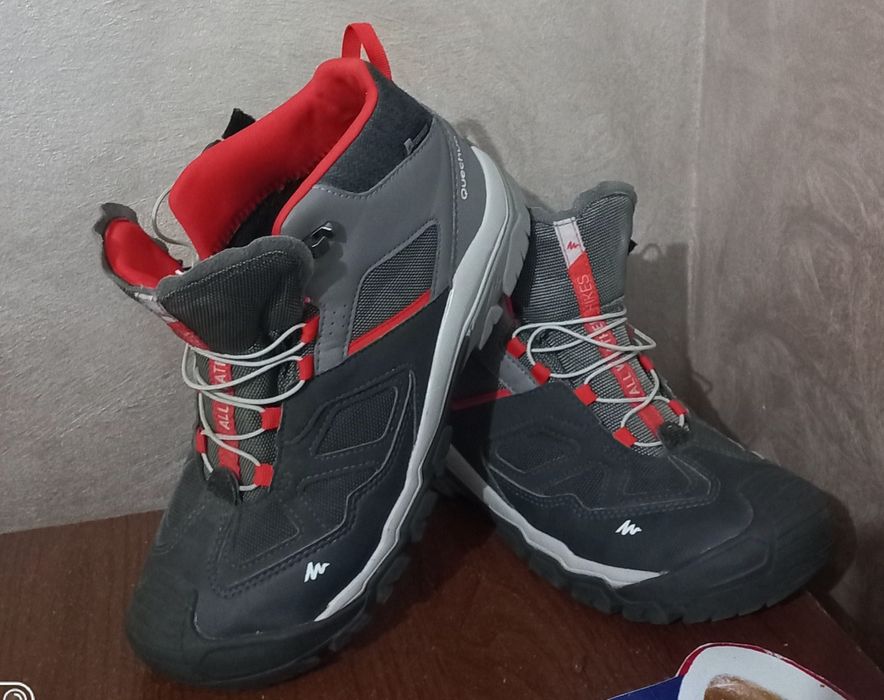 Vând adidasi în stare bună