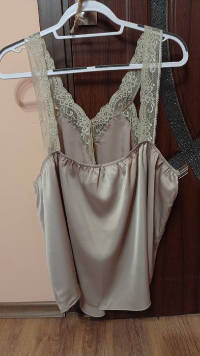 Дамски топ от сатен