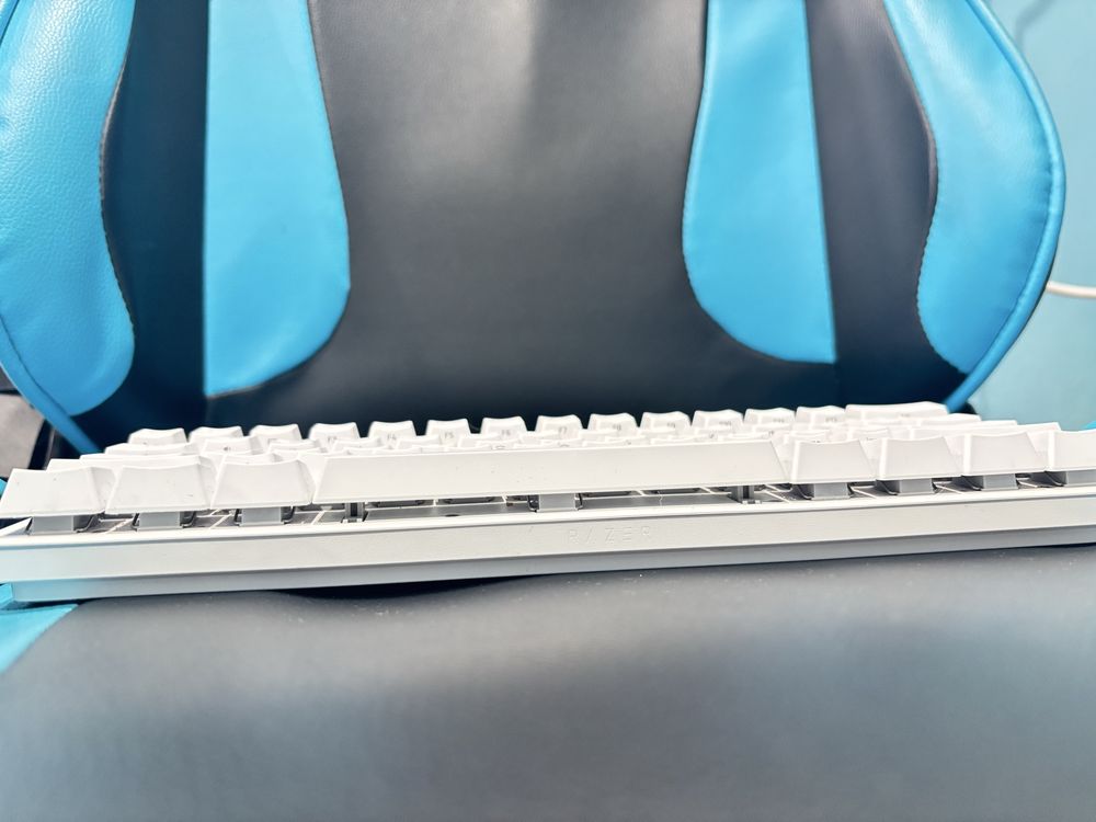 Геймърска клавиятура razer hutsman mini purple swith