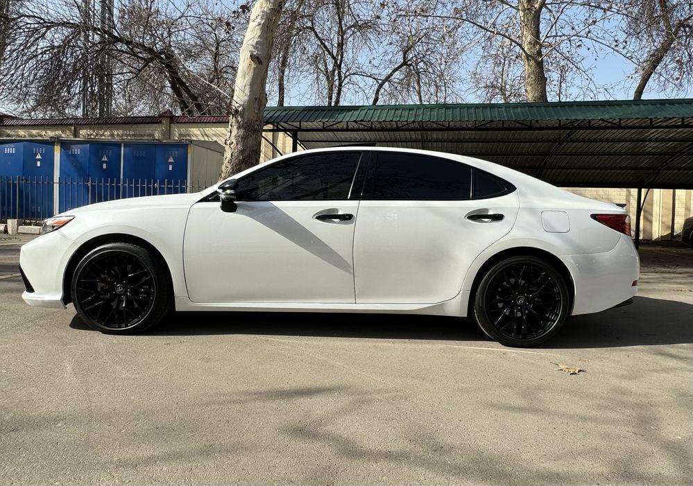 Продается Lexus E350