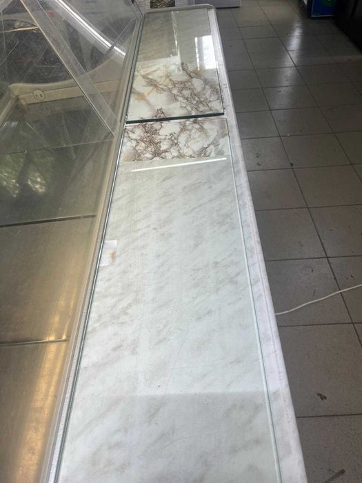 Vitrina mezeluri/lactate