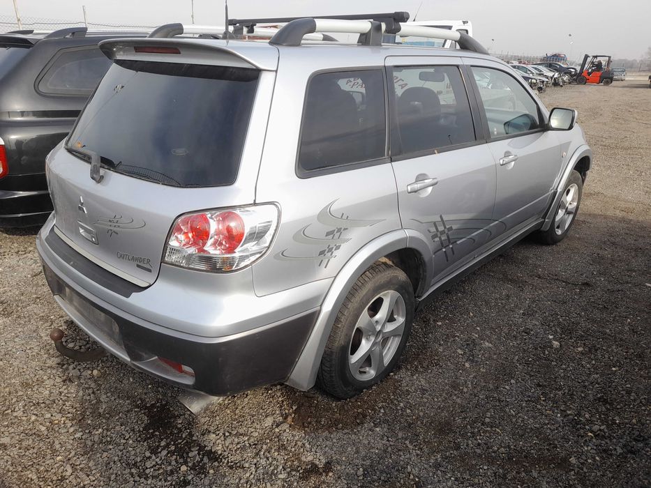 На части! Mitsubishi Outlander 2.4 i 16V 4WD