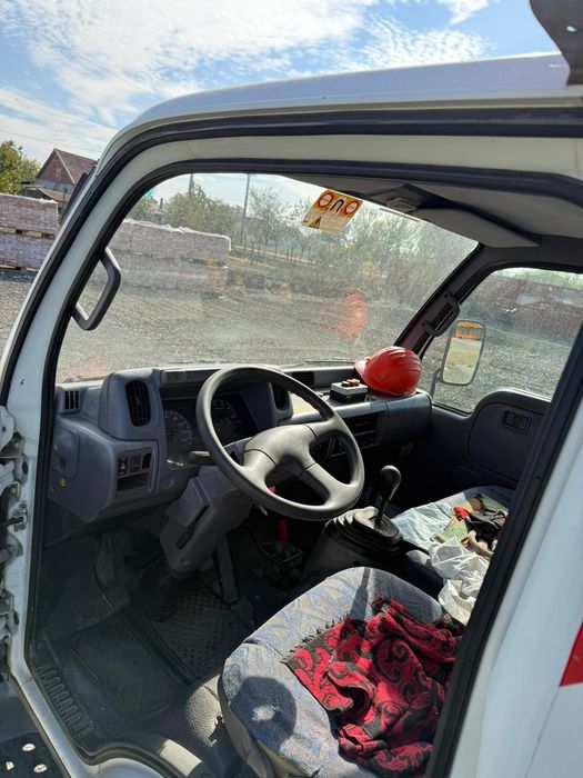 Vând Nissan Cabstar