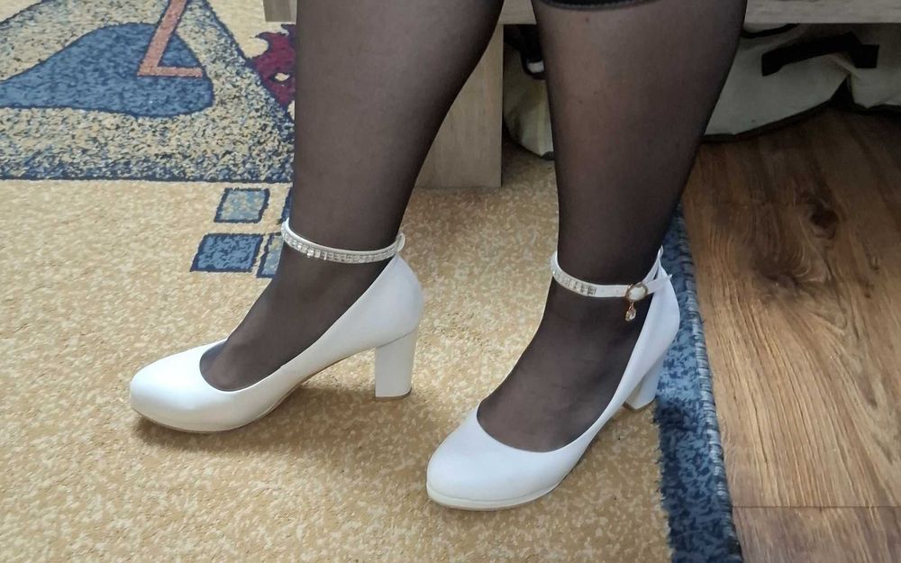 Pantofi albi cu toc patrat, 41