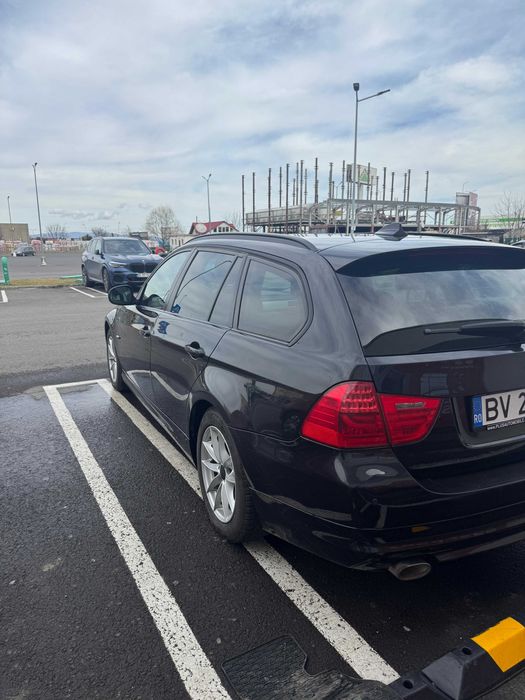 Vând BMW  320d model e91