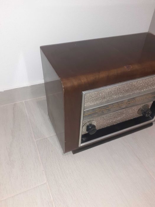 Vand radio cu lampi Eumig 327