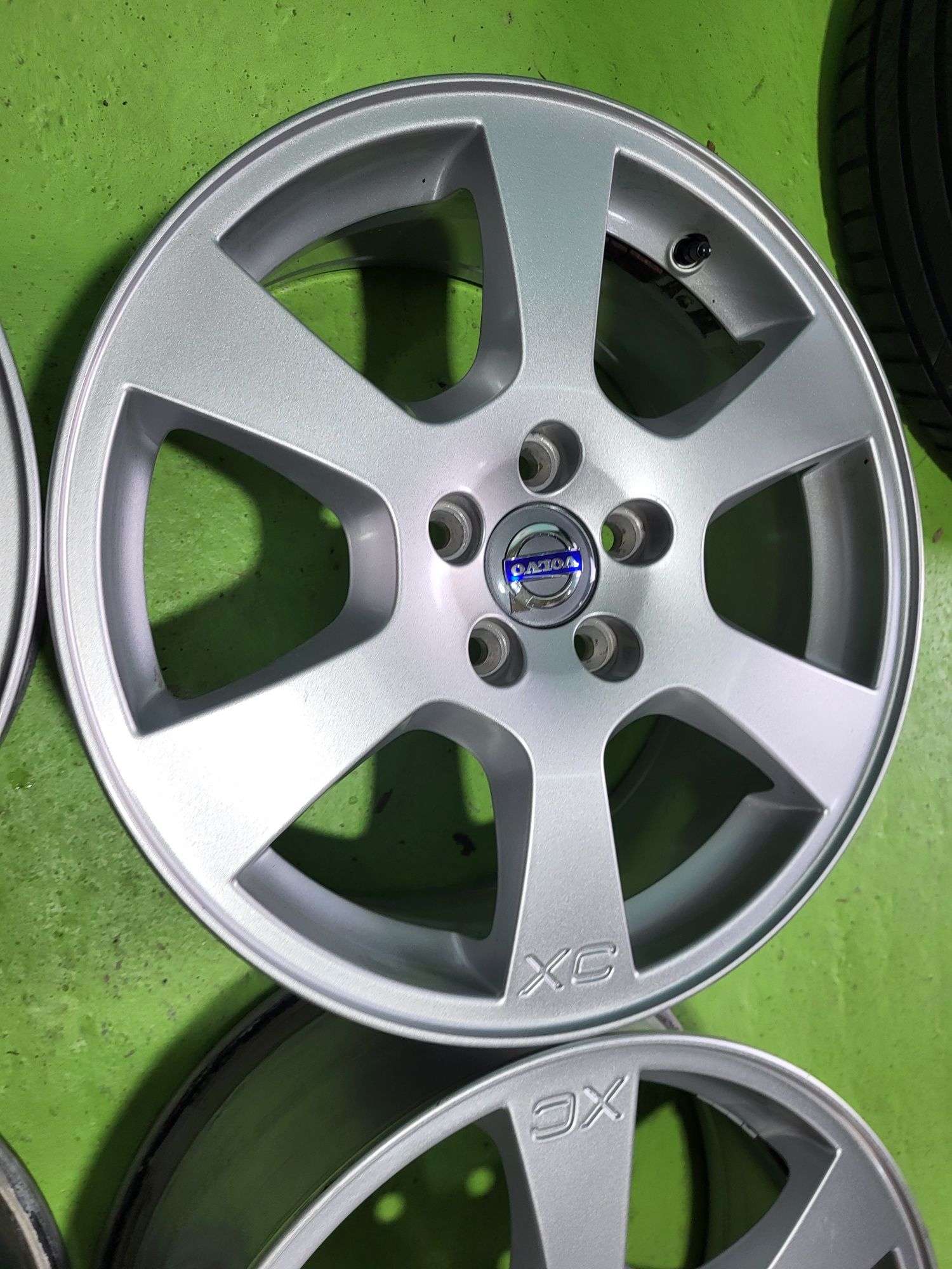 17 5x108 Volvo лети джанти 5х108 Волво