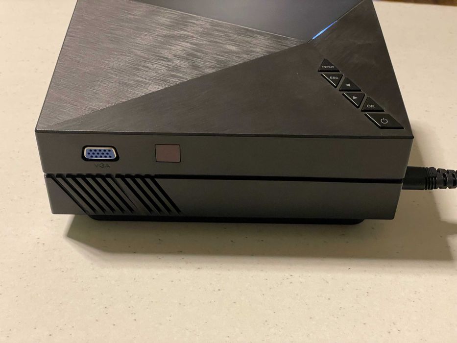 Малък лед проектор