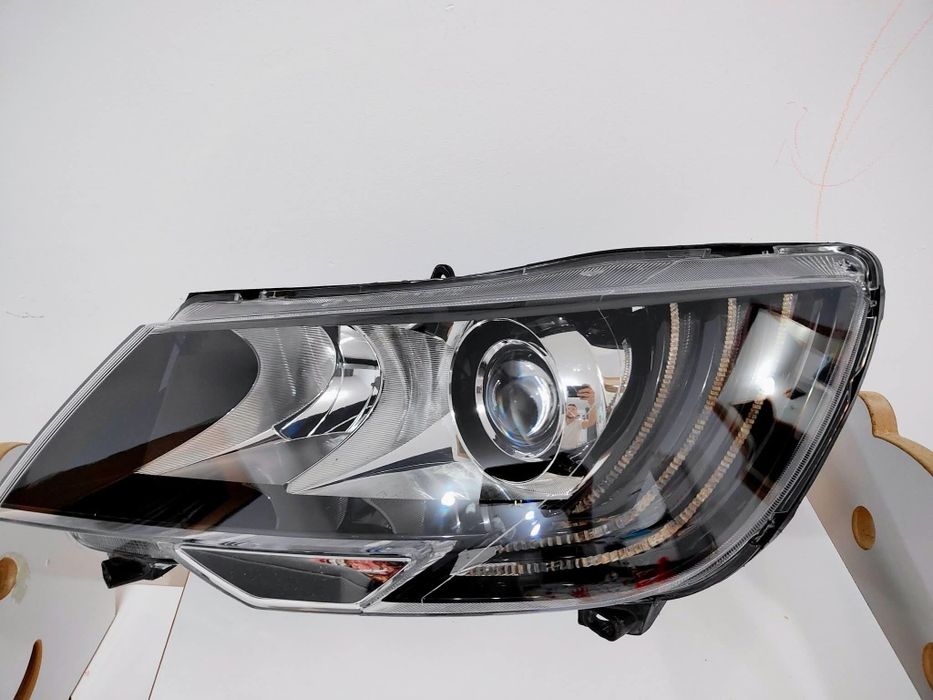 Far bi-xenon adaptiv+Led Skoda Superb 2