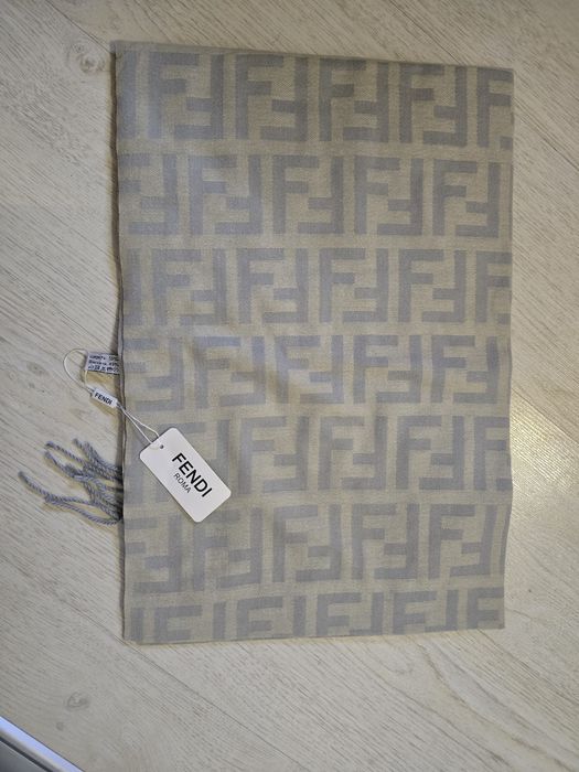 Продам новый  палантин