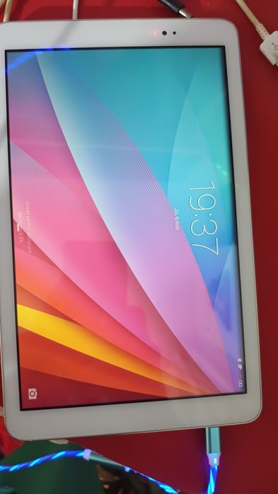 Vând tableta Huawei