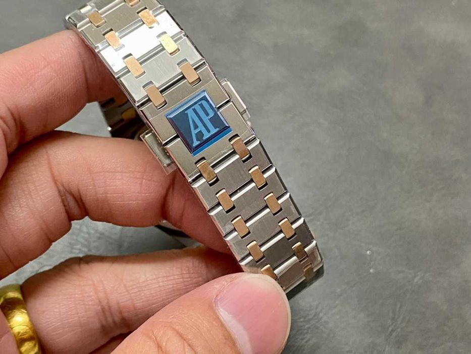 Кварцов дамски часовник Audemars Piguet Royal Oak