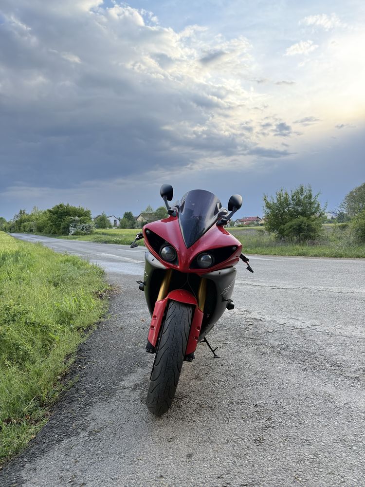 Yamaha  R1 big-bang!!