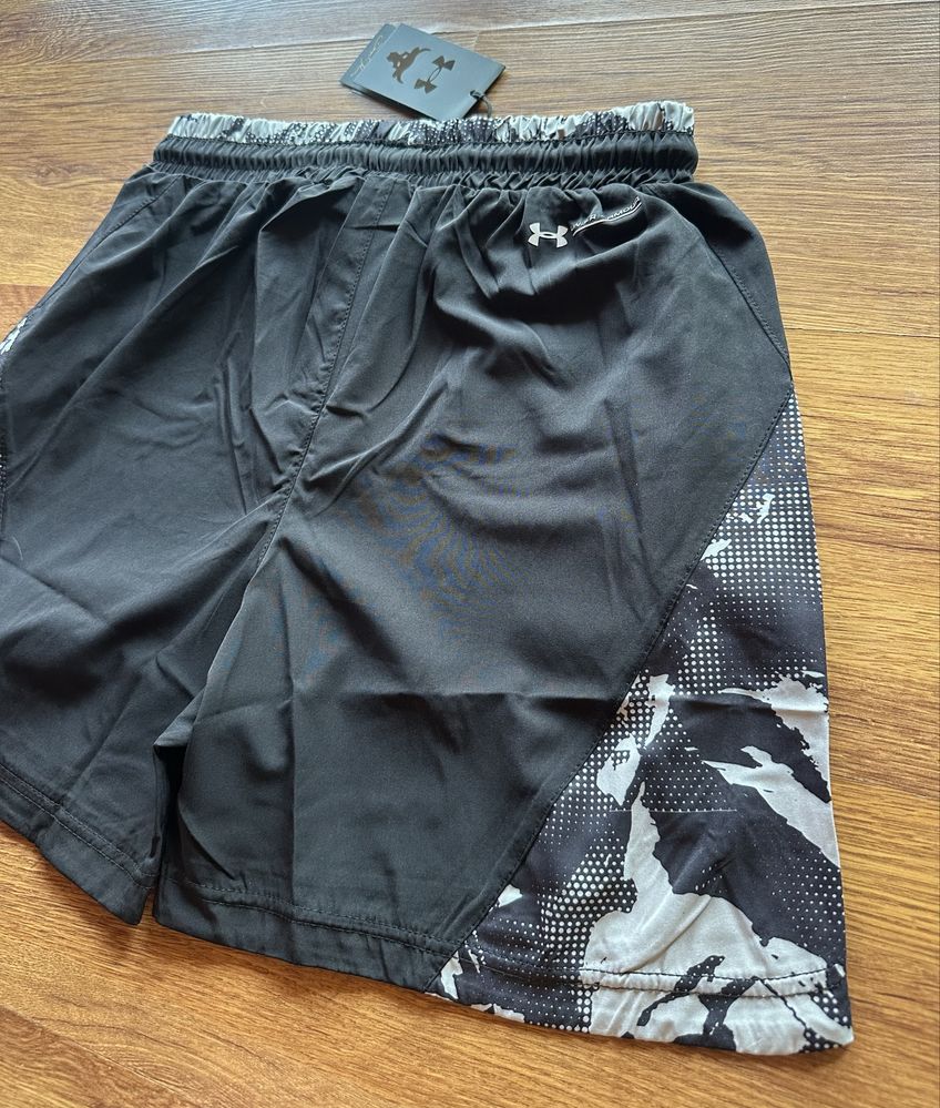 Мъжки,шушлекови,къси панталонки Under Armour в черно