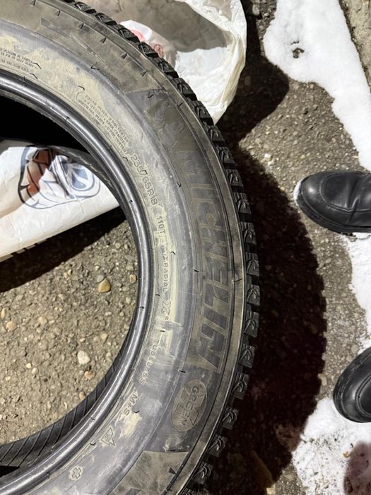 Шина на 235 /65/18 мишлен состояние идальный