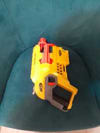 Pistol Nerf cu locuri de gloanțe