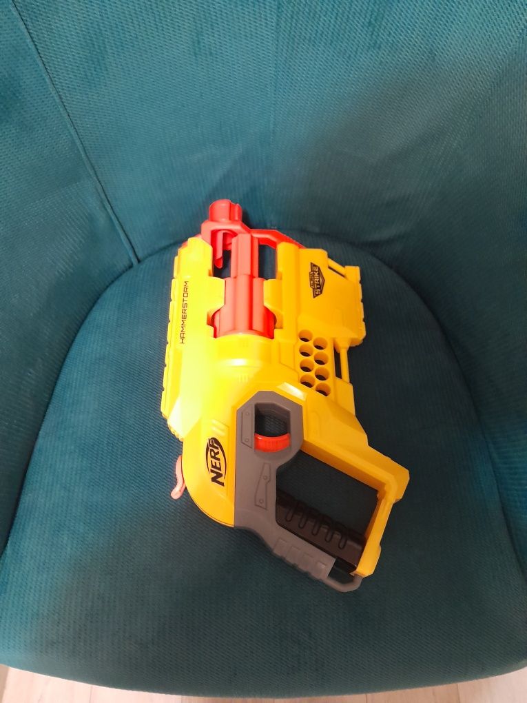 Pistol Nerf cu locuri de gloanțe