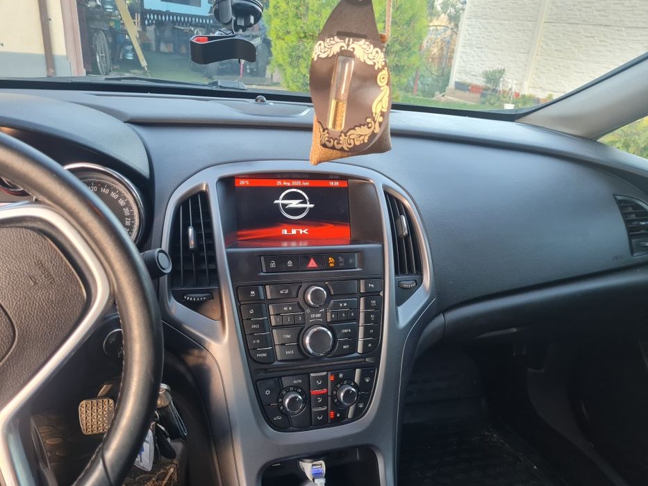 Opel Astra sedan  j 2019.