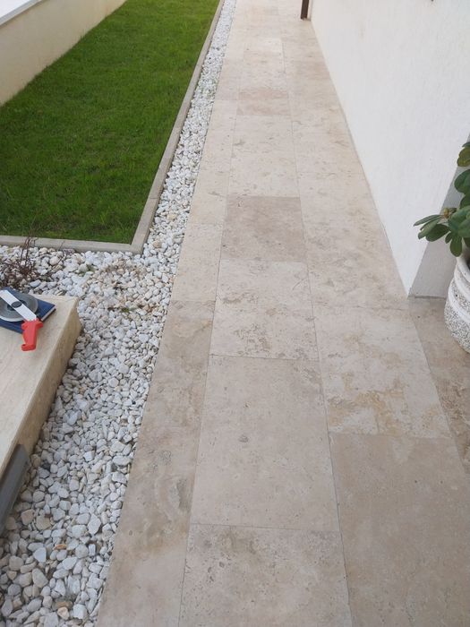 montaj pavaje borduri rigole piatra travertin gazon județul Iași