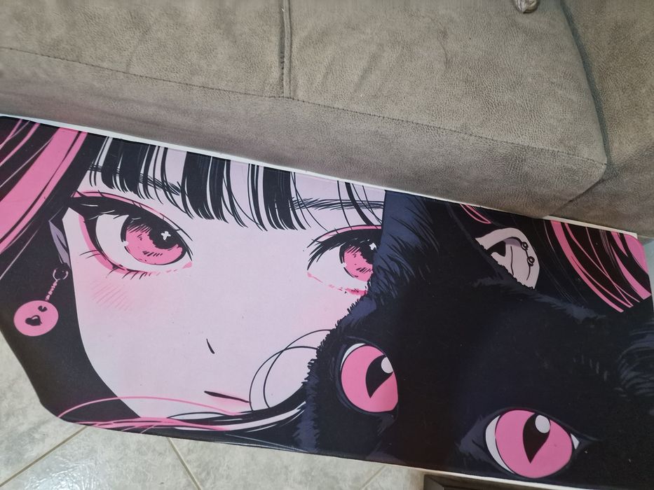 Мауспад с момиче и котка:)