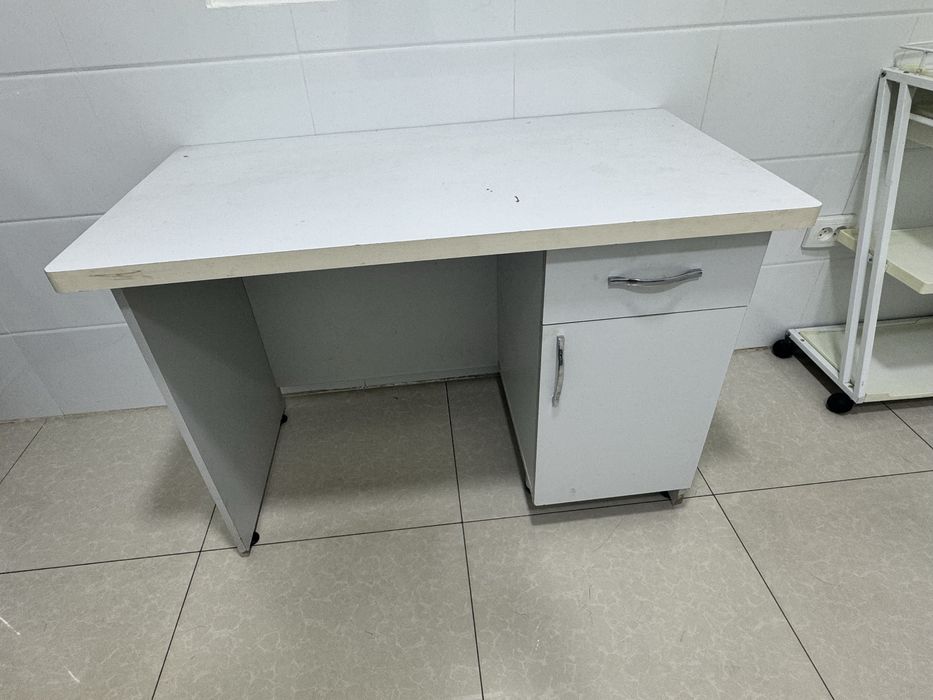 Медтехника медоборудование кушетка шкаф стол двери кондиционер