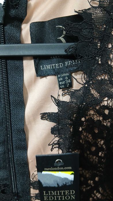 Ексклузивна черна миди рокля с дантела – Rare London Limited Edition