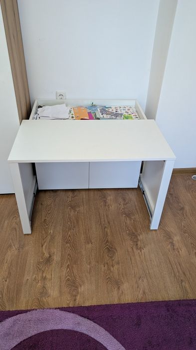 Бюро с контейнер за съхранение