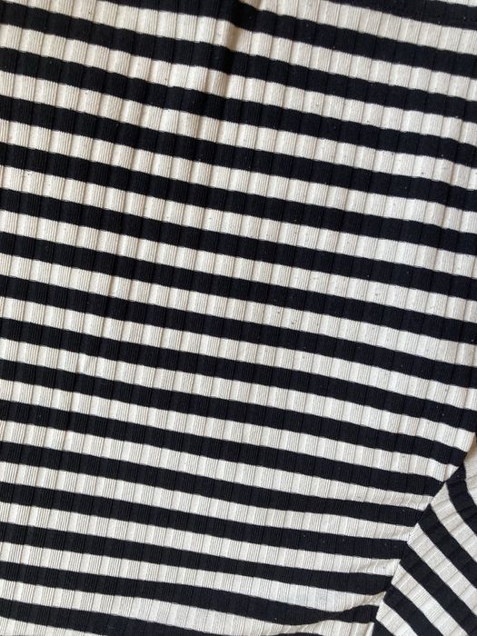 Bluza h&m alb cu negru