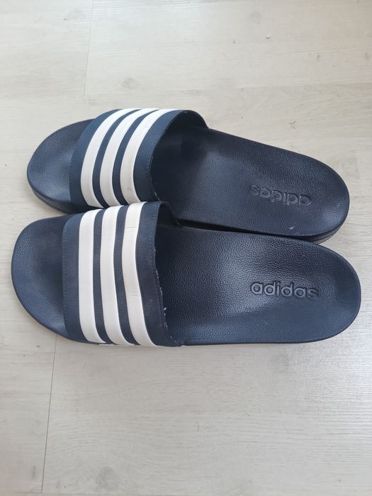 Vând slapi bărbați Adidas