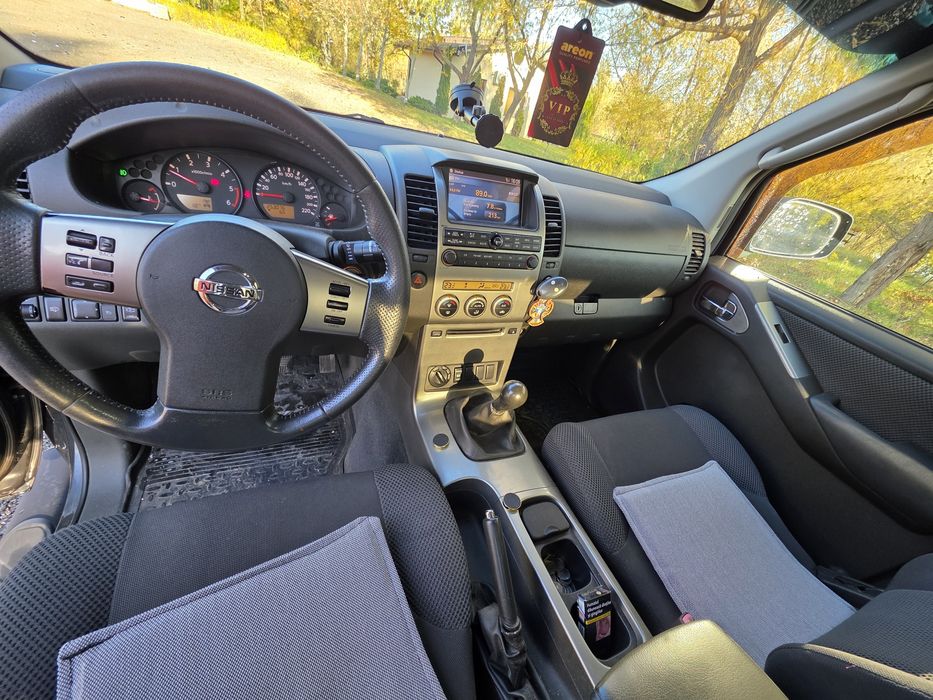 Nissan Navara 2.5 autoutilitara