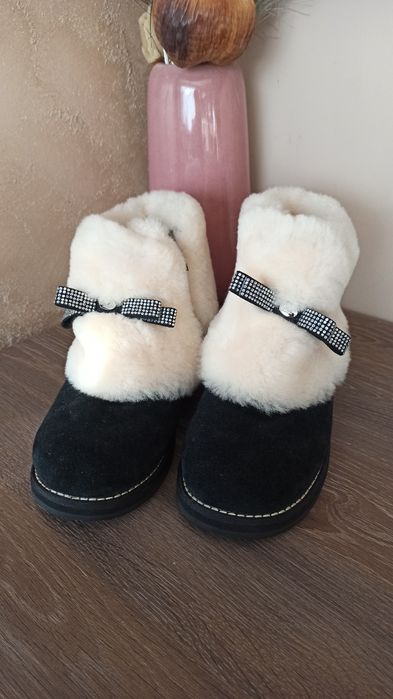 Боти естествен велур и вълна.