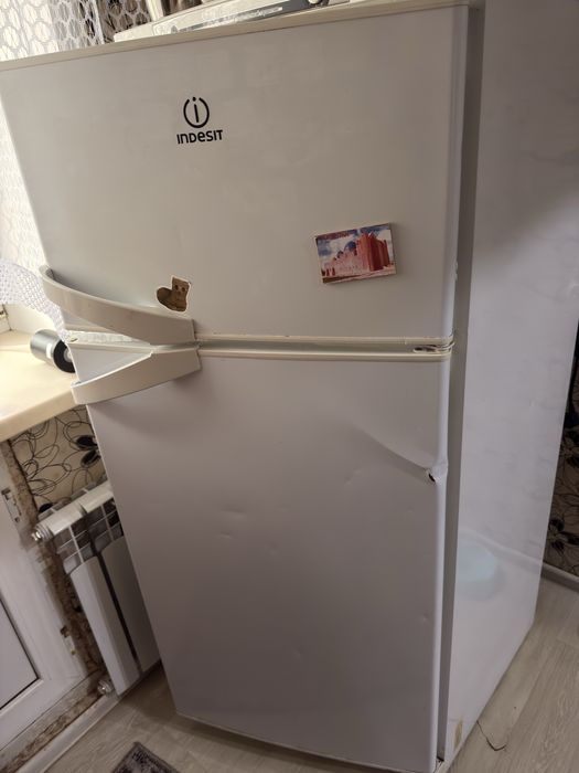 продам холодильник Indesit