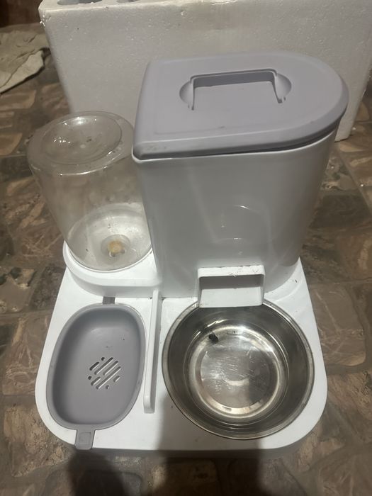 Миска для кошек, поильник