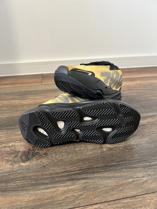 Adidas Yeezy 700 Honey Flux . Noi in cutie.36 2/3, 37 1/3, 39 1/3, 40