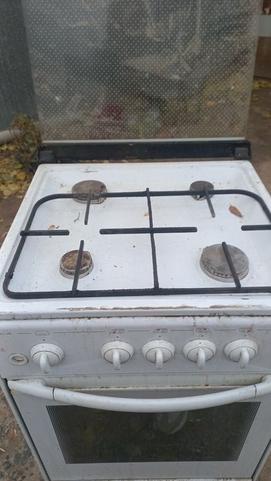Продам газ плиту  бу
