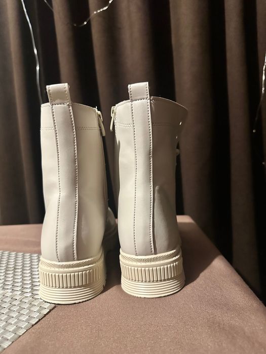 Дамски боти с връзки