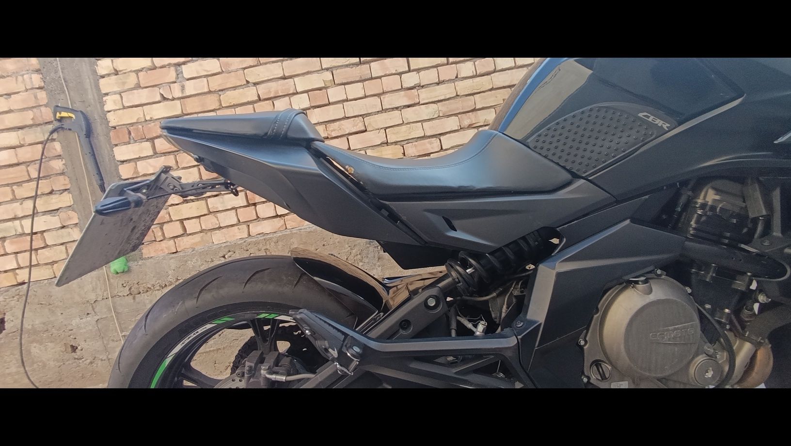 CFMOTO 650NK strit sport