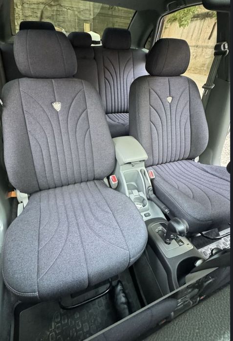 Avtomobil o‘rindiqlari uchun chexollar sotiladi.