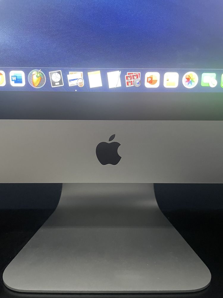 iMac 21.5 Inch 2017(nu macbook apple microsoft macintosh rick)