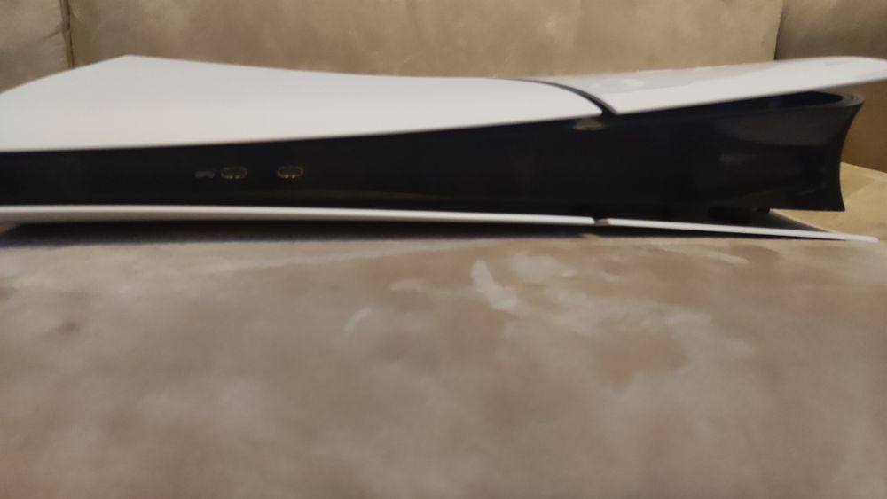 Playstation 5 Digital edition ДВА ДЖОЙСТИКА и още една година гаранция