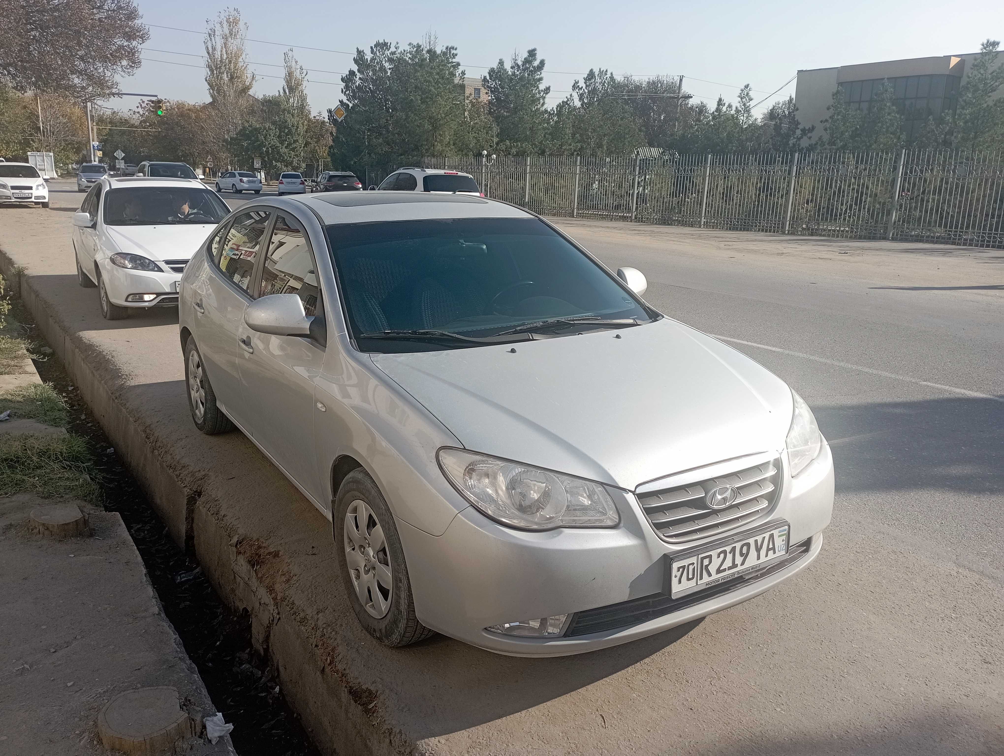 Хундай енгил автомашинаси сотилади