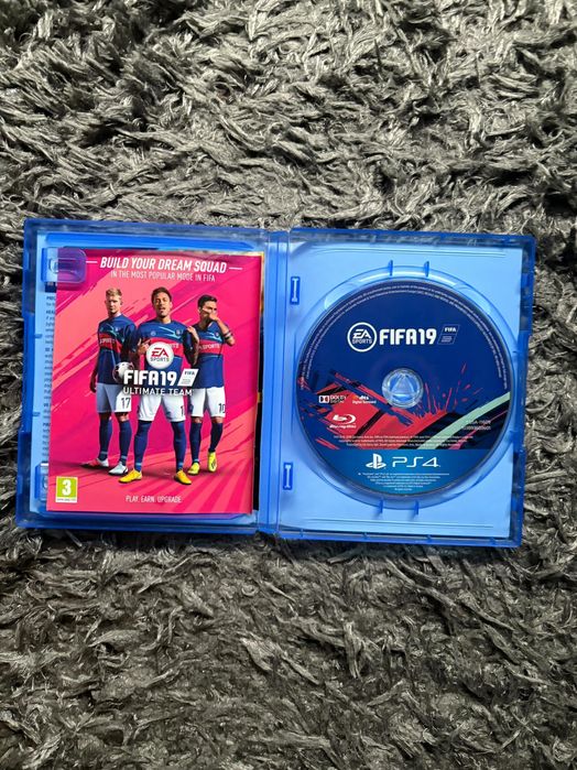 Продавам Fifa 19