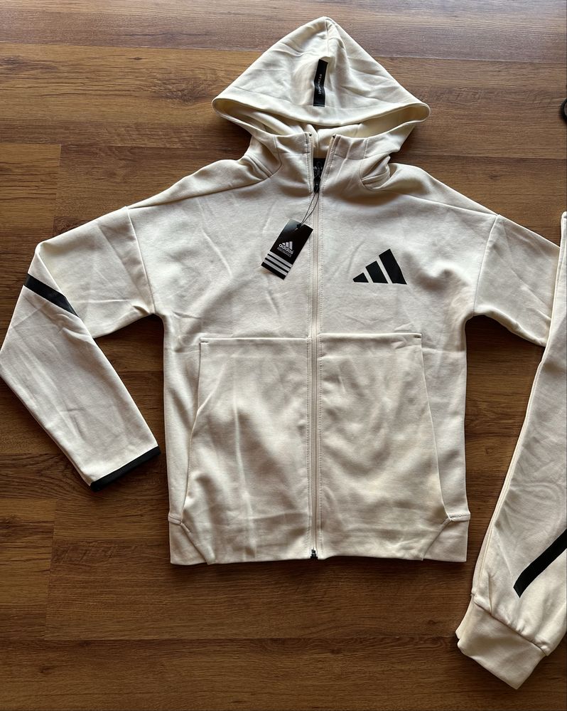 Мъжки,памучен екип Adidas в бежов цвят