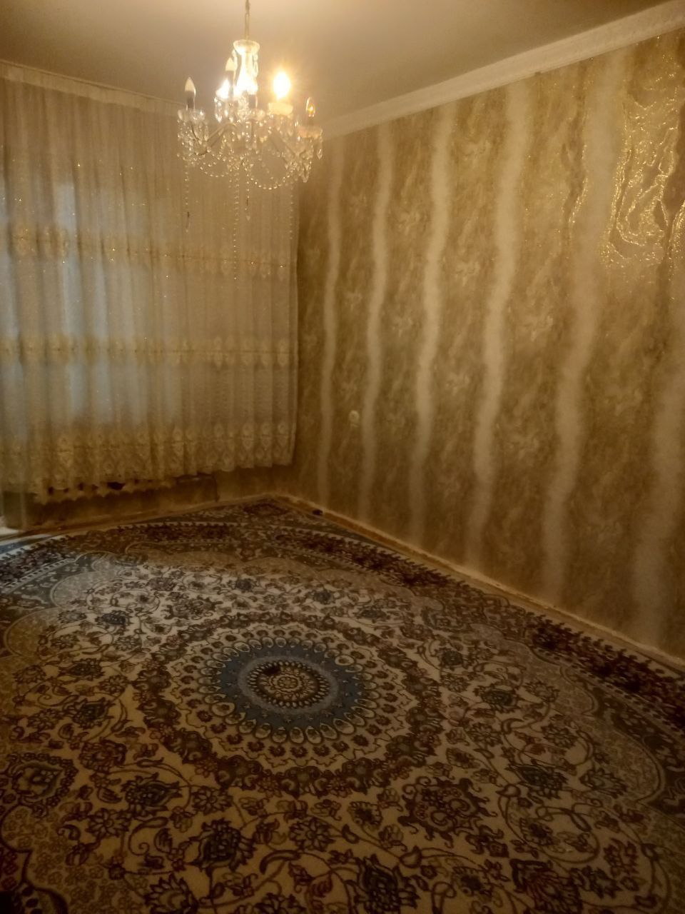 Юнусабад-11 квартал , Продаю 1в2 комнатную
